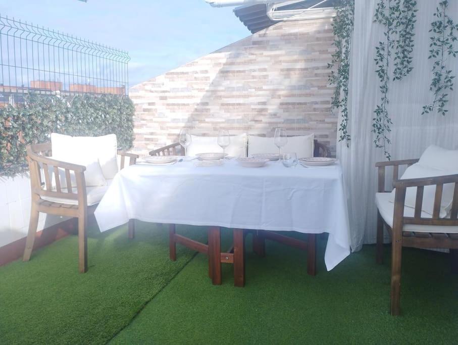 Apartamento Atico 4 Personas Con Terraza Amueblada Y Vistas. *