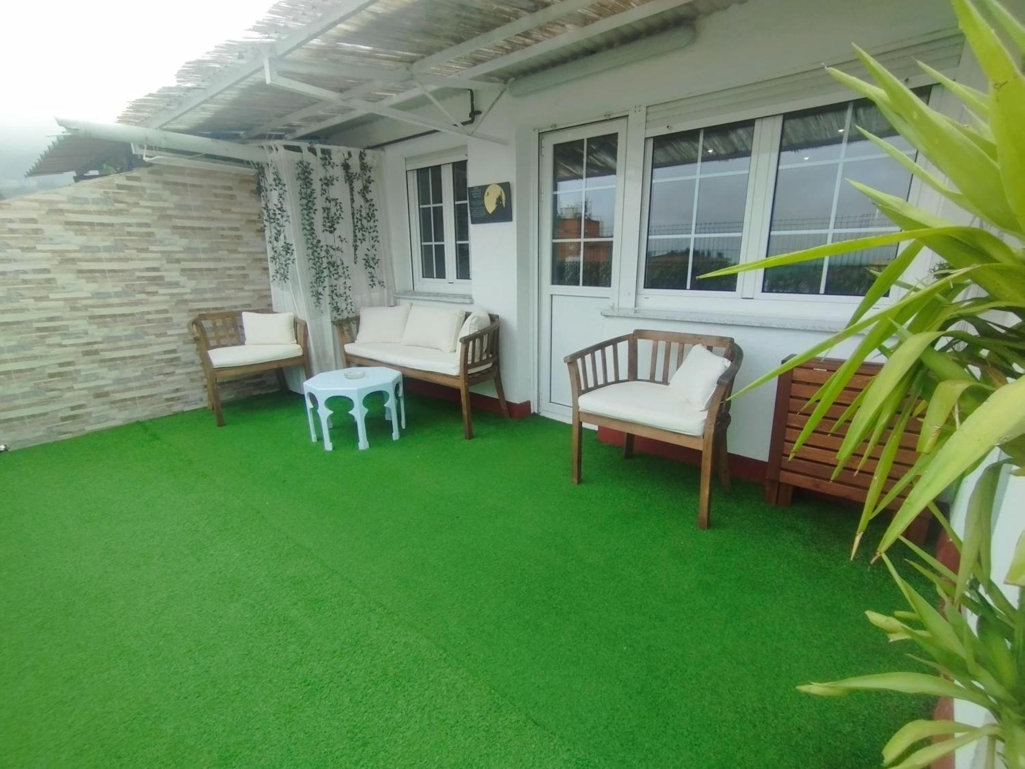 Atico 4 Personas Con Terraza Amueblada Y Vistas.